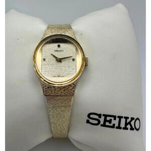 Vintage Seiko Mechanical Watch – 23mm Gold Tone, Textured Dial, Manual Wind